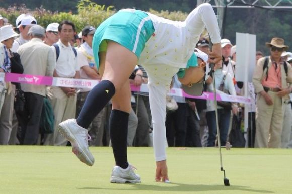 女子ゴルフのパンチラエロ画像
