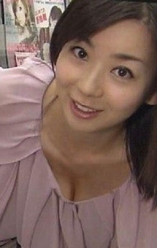 松尾由美子の全裸ヌードで露出画像