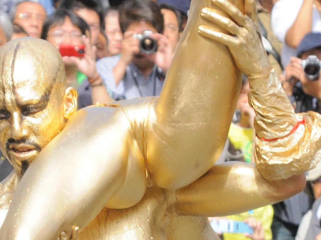 金粉ショー　ポロリ 奇祭】金粉ショーのおっぱい祭り画像 - 性癖エロ画像 センギリ