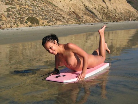 サーフィン全裸のエロ画像