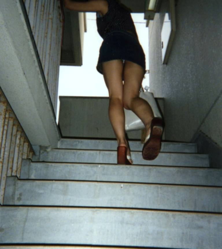 階段　パンチラ
