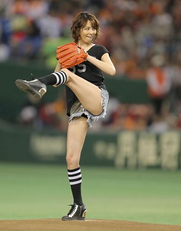 米倉涼子始球式のお宝エロ画像