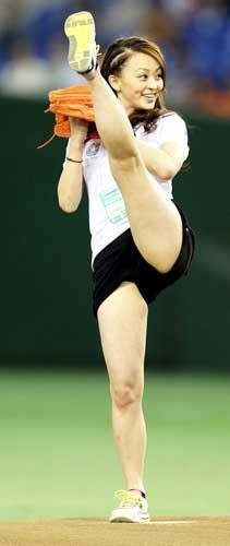 田中理恵始球式のお宝エロ画像
