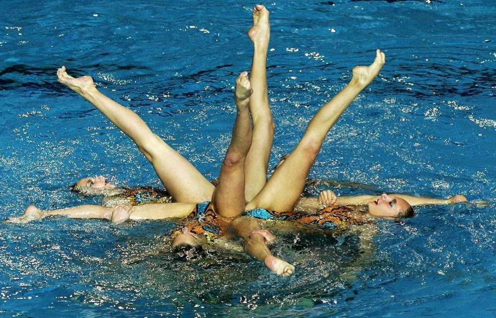 水泳競泳シンクロ抜けるハプニングエロ画像